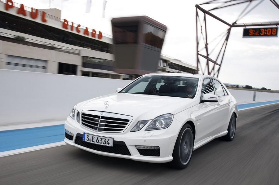  Mercedes-Benz E63 AMG Wagon 2012 года  (фото 25 из 43)